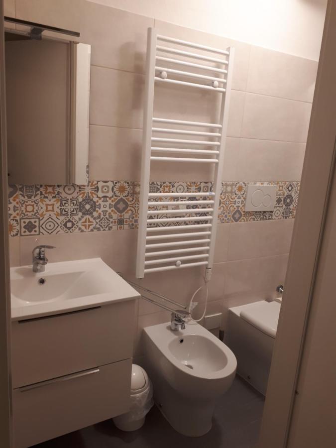 Le Camere Di Sabrina Con Bagno In Camera Sarzana Eksteriør bilde