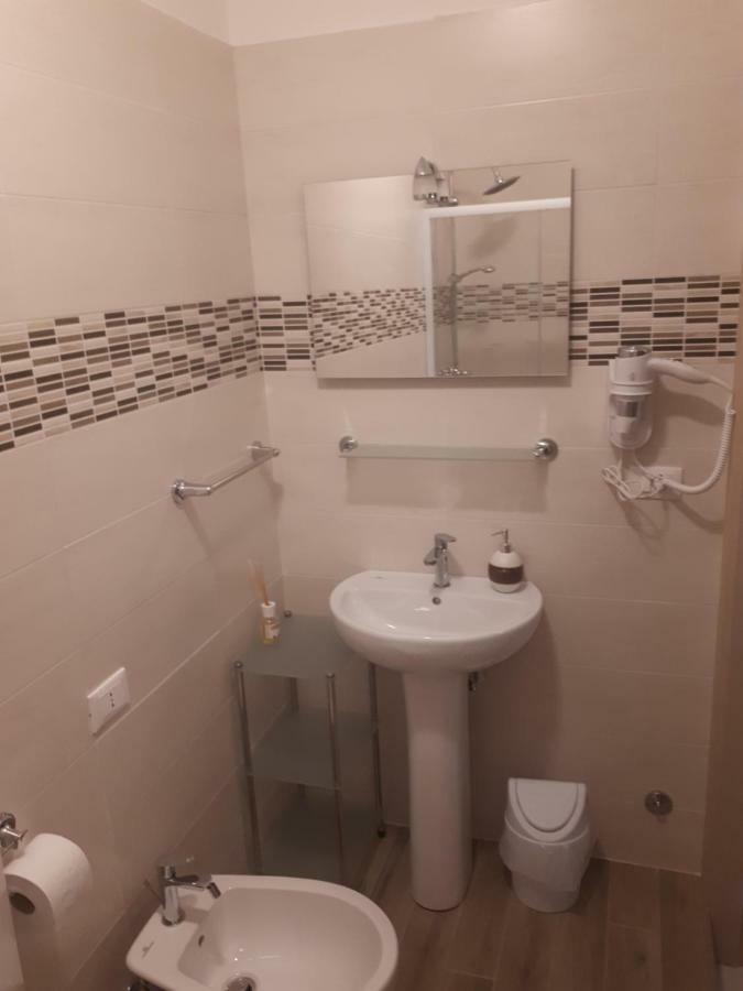 Le Camere Di Sabrina Con Bagno In Camera Sarzana Eksteriør bilde